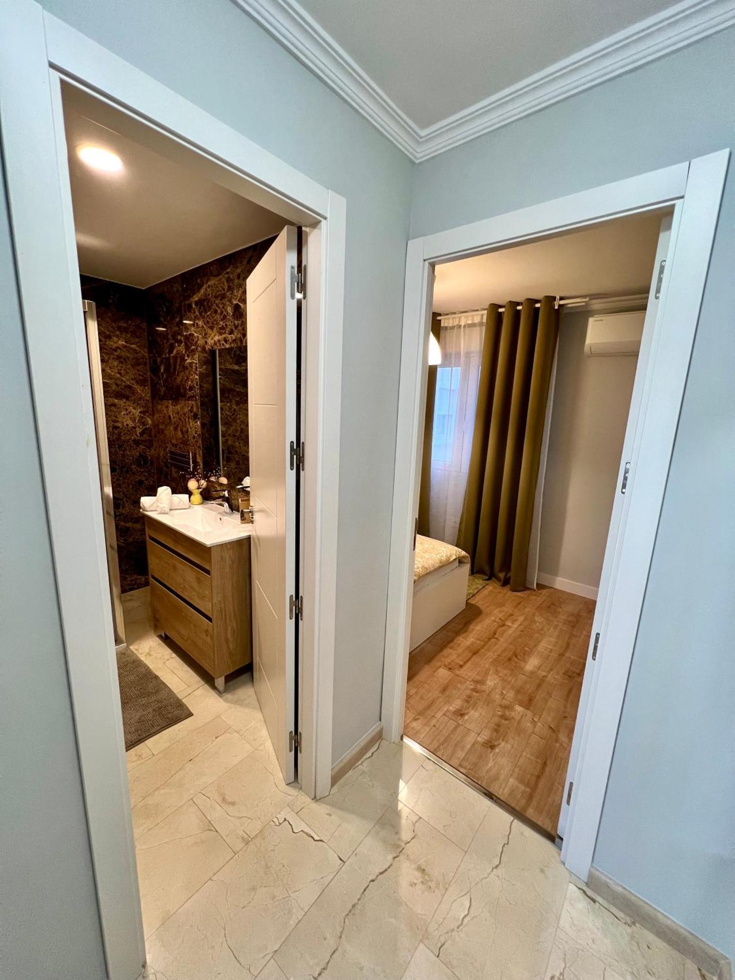 Apartamentos Prestige Suites Malaga IV Bagian luar foto